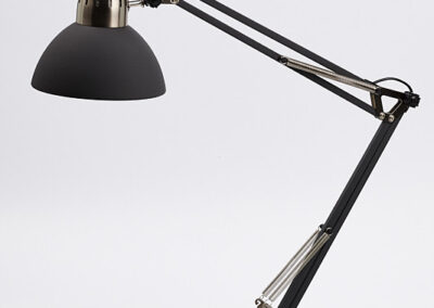 Lampe de bureau noire articulée